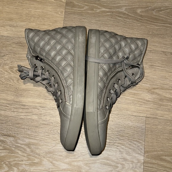 Steve Madden mens hightop sneakers​ - Picture 2 of 4